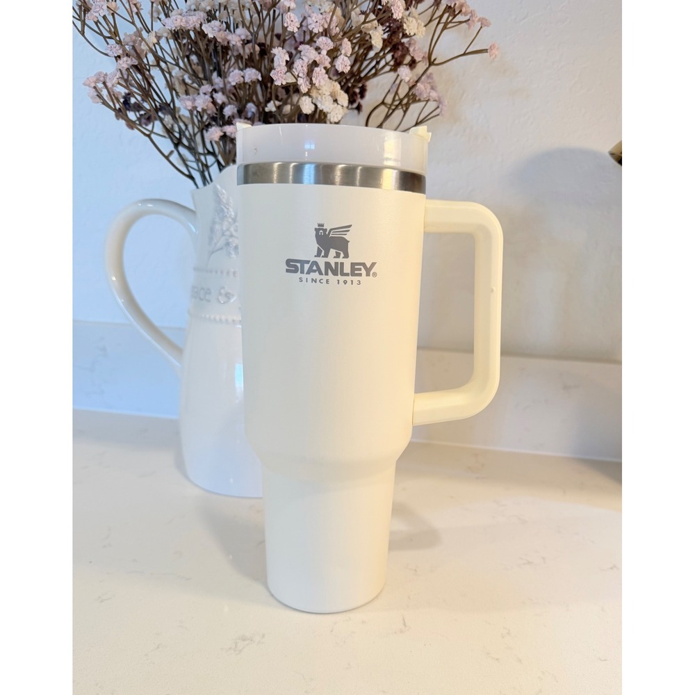 Stanley Quencher H2.0 40oz White Tumbler and Hydraflow Capri Tumbler Bundle